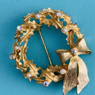 Vintage Signed Brooch Pin - Christmas Wreath - Gold Tone Aurora Borealis Mylu