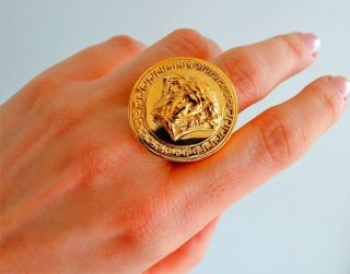 Vtg 80s Gianni Versace Rich Gold Medusa Head 3d Medallion Runway Cocktail Ring 7
