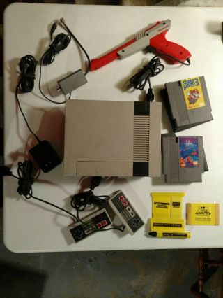 Vintage 1985 Nintendo Entertainment System Deluxe Gray Console