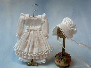 Miniature Dollhouse Artisan Janet Middlebrook C1988 Little Girl & Dress Bonnet