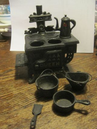 Vtg Miniature Queen Cast Iron Stove Salesman Sample Style,  Accessories/pans/coffe