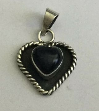 Vintage Sterling Silver 925 Southwestern Black Onyx Heart Pendant Vgy24