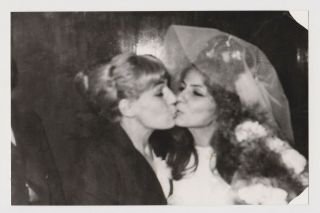 Two Lady Woman Kissing Deep Kiss Portrait Lesbian Int.  Vintage Orig Photo /58054