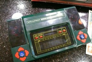 Mattel FOOTBALL Vintage Electronic Handheld tabletop Arcade Video game ✨NICE✨ 2