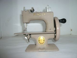 Vintage Singer Sewing Machine U.  S.  A.