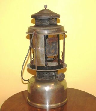 Vintage 1926 6/9 Coleman Quicklite L327 White Gas Lantern W/ Mica Globe
