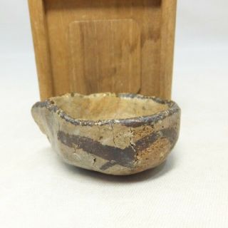 D939: Japanese Sake Cup Of Really Old Karatsu Pottery Of Popular E - Garatsu W/box