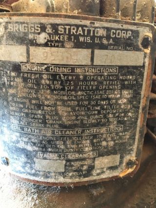 vintage Briggs & Stratton gas Engine kick start type 95301 709899 2