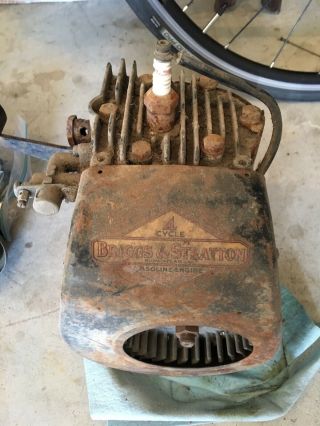 vintage Briggs & Stratton gas Engine kick start type 95301 709899 3