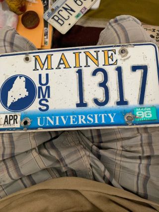 Maine University College License Plate.  Tab 1996.  Unms 1317.