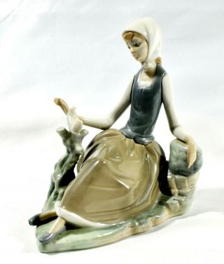 Vintage Lladro Girl With Dove Porcelain Figurine 4660