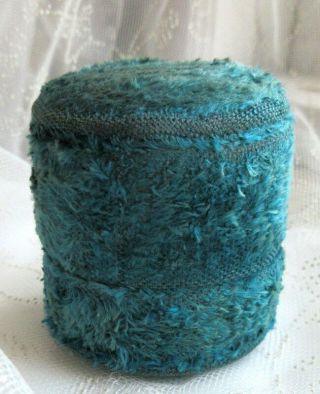 Antique Victorian Round Turquoise Velvet Ring Box