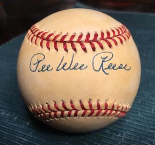 Pee Wee Reese Signed Autographed Onl Baseball Psa/dna Loa - Brooklyn Dodgers Hof