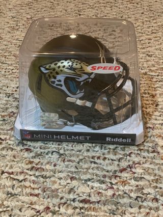 Leonard Fournette Panini Autographed Jacksonville Jaguars Riddell Mini Helmet