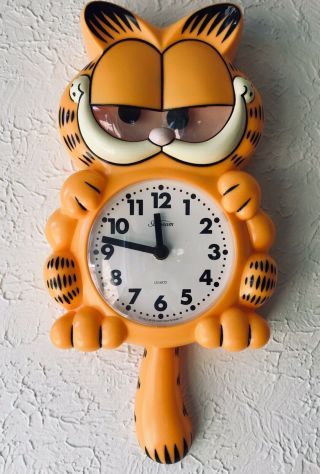 Vintage Sunbeam Animated Garfield Wall Clock Moving Eyes Swinging Tail