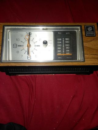 Vintage General Electric Ge 7 - 4550c Am/fm Alarm Clock Radio