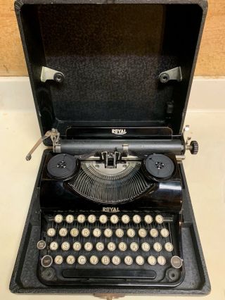 Vintage Royal Portable Typewriter W/ Case Black
