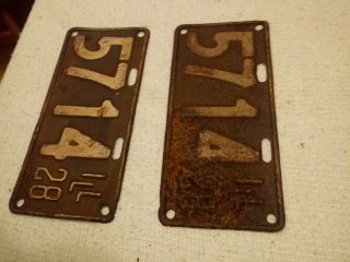 Pair 2 Vintage Matching Illinois 1928 Shorty License Plates Ford Chevy Dodge Car