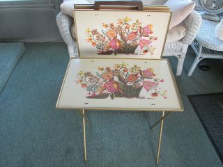VINTAGE MCM SET OF 4 TV TRAYS SNACK WITH CARRIER RACK NEEDLEPOINT DESIGN LAVADA 2