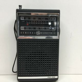 Vintage Ge General Electric Transistor Radio Am Fm Portable 7 - 2500b Factory Box