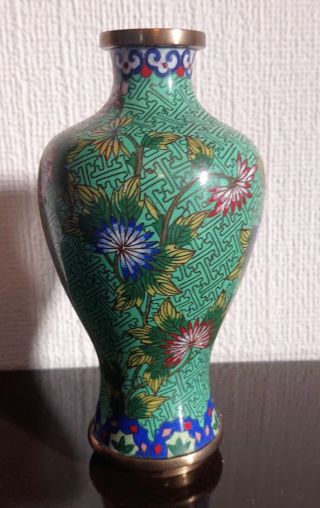 Antique Late 19th Century Fine Quality Chinese Cloisonne Vase