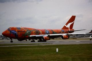 35mm Colour Slide Of Qantas Boeing 747 - 438 Vh - Ojb
