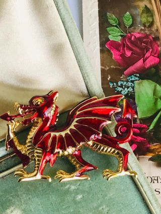 Striking Vintage Jewellery Red Enamel On Gold Metal Welsh Dragon Brooch Pin