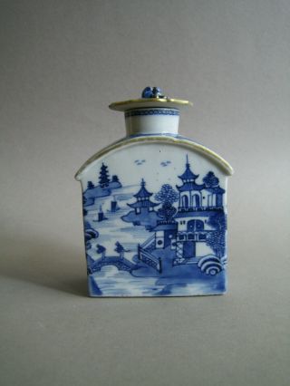 Antique Chinese Porcelain Tea Caddy Qianlong 18thc.  Ca.  1780