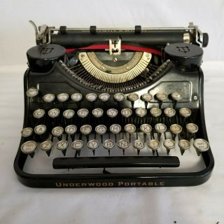 Antique 1933 Underwood Portable Typewriter