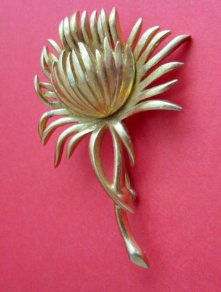 Vintage Crown Trifari Thistle Flower Gold Tone Figural Estate Brooch Pin