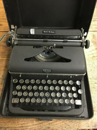 Antique Royal Quiet De Luxe Typewriter With Case