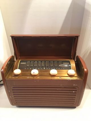 Antique General Electric Portable Radio (1946) Model 250