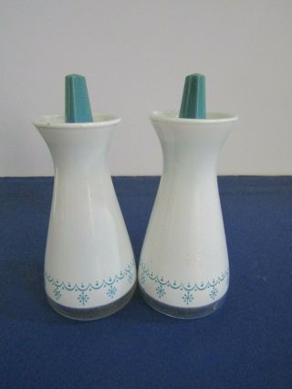 Vintage Corelle Pyrex White & Blue Snowflake Garland Salt & Pepper Shakers