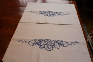 Vintage Cotton Pillowcases Satin Stitch Embroidery & Cut Work 21x32 2