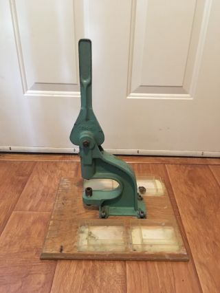 Vintage United Carr M - 369 Eyelet Press Machine 2