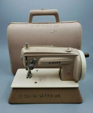 Vintage Singer Sewhandy Childs Sewing Machine,  W/ Carry Case.  Hand Crank