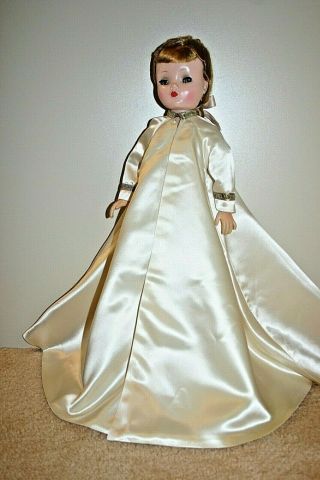 Vintage Madame Alexander Doll Cissy With Tagged Satin Robe/coat And Chemise