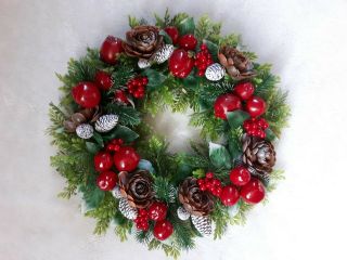 Vintage Plastic Christmas Wreath Holly Leaves & Berries 17” Large