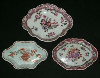3x Good Items 18th C Chinese Qianlong Famille Rose Teapot Stand Spoon Tray Vase