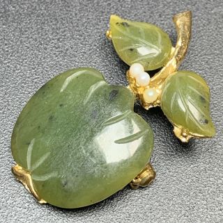 Vintage Brooch Pin 1.  5” Gold Tone Apple Carved Jade Faux Pearls