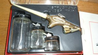 Vintage Binks Wren Model B Airbrush Kit W/ Case & Jars