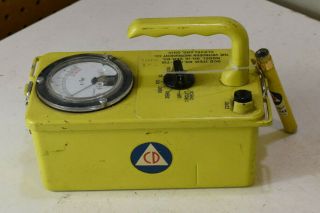 L5290 - Vintage Civil Defense Radiation Detection Geiger Counter Victoreen