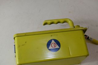 L5290 - Vintage Civil Defense Radiation Detection Geiger Counter VICTOREEN 2