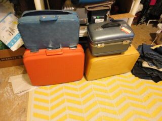 Vintage American Tourister Train Case/ Carry - On Suitcase Cosmetic Shelf No Key