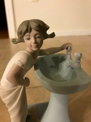 Vintage Lladro - up Time Little Girl at the Bathroom Sink 4838 2