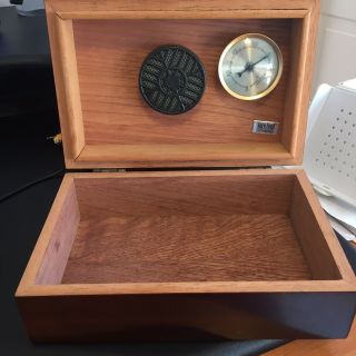 Portable Cherry Wood Humidor With Hygrometer And Humidifier