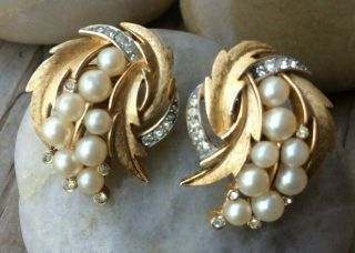 Vintage Crown Trifari Gold Tone With Faux Pearls Earrings 1 "