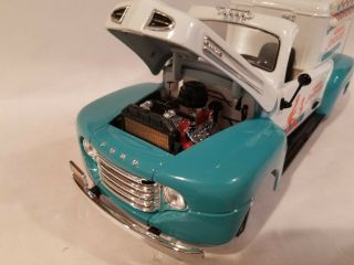 VINTAGE 1948 HOWARD JOHNSON ' S FORD - ICE CREAM TRUCK DIE CAST - 1:18 SCALE 2