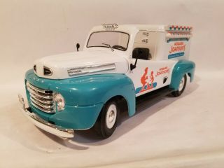 VINTAGE 1948 HOWARD JOHNSON ' S FORD - ICE CREAM TRUCK DIE CAST - 1:18 SCALE 3
