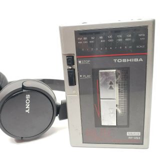 Vintage Japan Toshiba Metal Rt - Vs3 Am Fm Tape Cassette Player W/ Sony Headphones